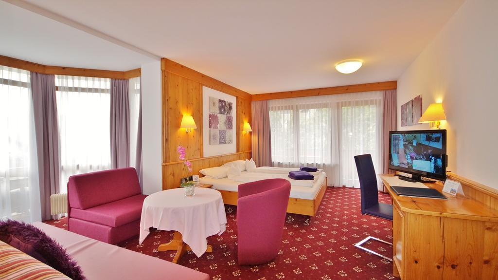 Hotel Schwarzenbergs Traube Glottertal Oda fotoğraf