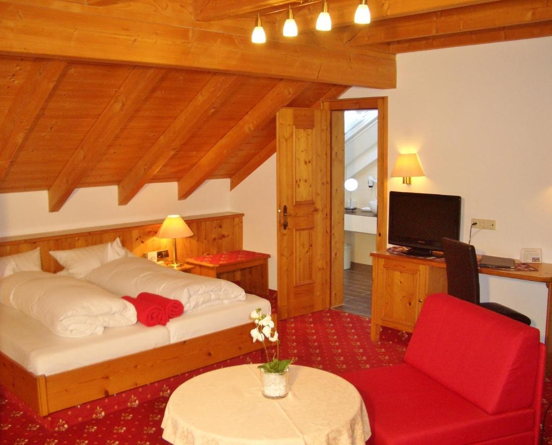 Hotel Schwarzenbergs Traube Glottertal Oda fotoğraf